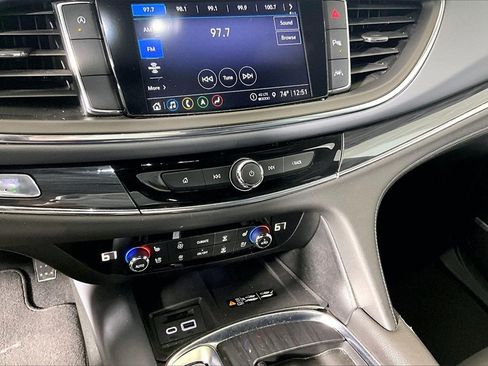 Used 2024 Buick Enclave Premium image 26