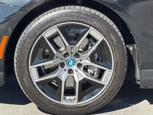 Used 2024 BMW i5 eDrive40i w/ Executive Package RWD image 37