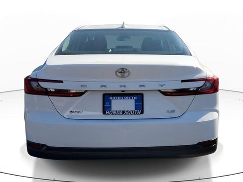 Used 2025 Toyota Camry LE FWD image 5