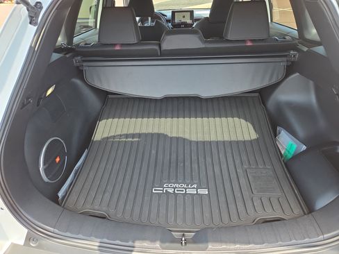 Used 2025 Toyota Corolla Cross AWD Hybrid w/ Moonroof Package image 30