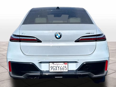 Used 2023 BMW i7 xDrive60 AWD/4WD image 8