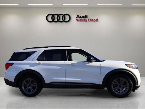 Used 2022 Ford Explorer XLT w/ Equipment Group 202A image 6