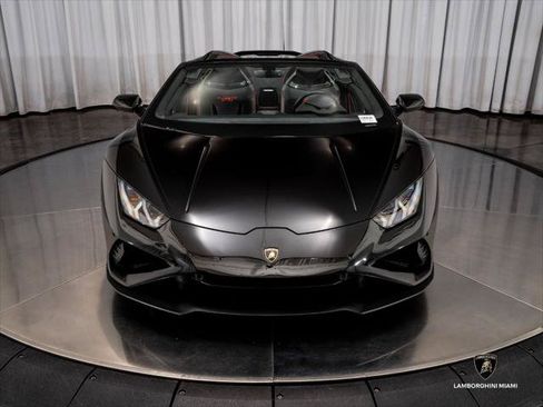 Used 2021 Lamborghini Huracan EVO RWD image 2