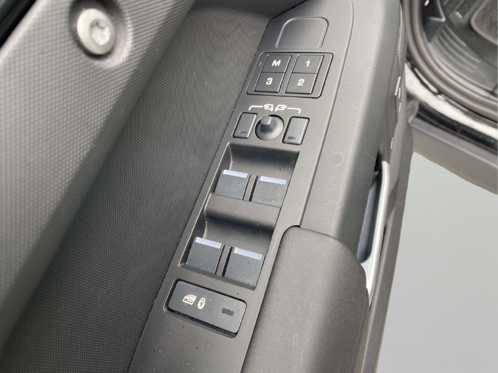 Used 2025 Land Rover Defender 110 S AWD/4WD image 17