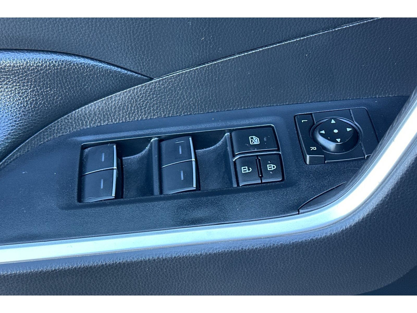 Used 2024 Toyota RAV4 XLE FWD image 12