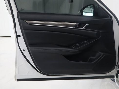 Used 2019 Honda Accord Sport image 9