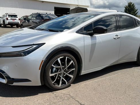 Used 2025 Toyota Prius Plug-In Hybrid FWD image 2