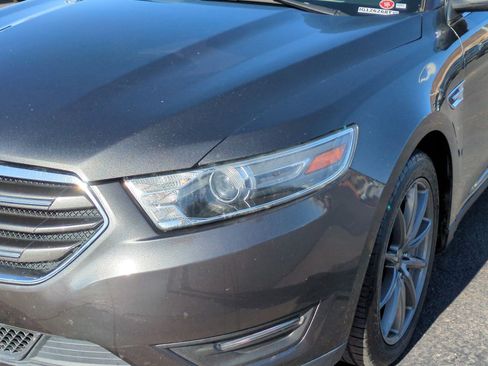 Used 2018 Ford Taurus Limited image 10