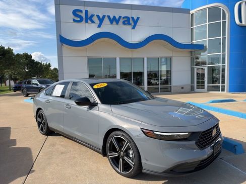 Used 2025 Honda Accord Sport image 1