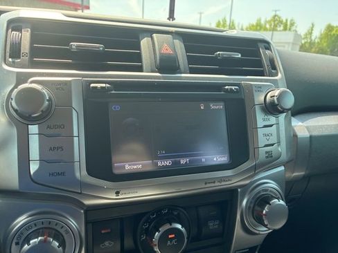 Used 2018 Toyota 4Runner SR5 AWD/4WD image 10