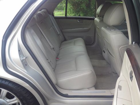 Used 2009 Cadillac DTS w/ Trunk Convenience Package FWD image 14