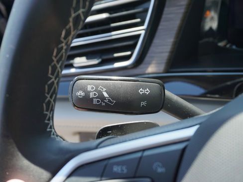 Used 2024 Volkswagen Atlas SEL AWD/4WD image 29