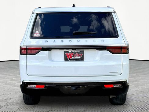 Used 2024 Jeep Wagoneer L Series II w/ Flexible Seating Group AWD/4WD image 5