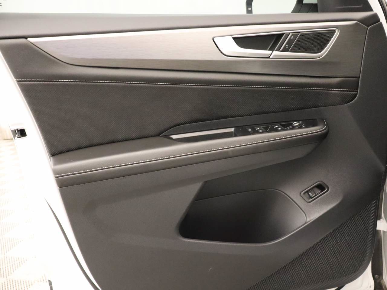 Certified 2026 Volkswagen Atlas Cross Sport SE FWD image 18