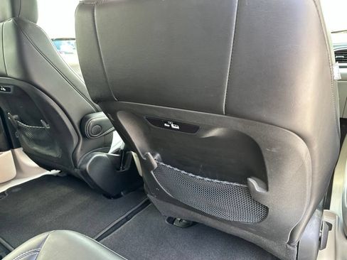 Used 2023 Chrysler Pacifica Touring-L AWD/4WD image 21