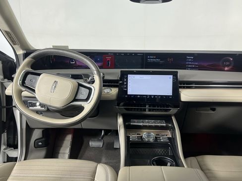 Used 2024 Lincoln Nautilus Reserve w/ Equipment Group 202A image 14