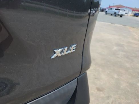 Used 2020 Toyota RAV4 XLE FWD image 12