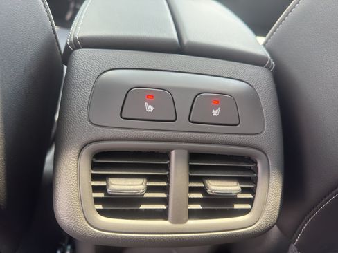 Used 2025 Buick Envision Avenir AWD/4WD image 15