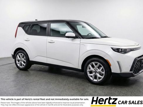Used 2025 Kia Soul LX w/ LX Technology Package FWD image 1