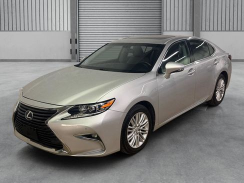 Used 2016 Lexus ES 350 w/ Premium Package w/Wood Trim FWD image 31
