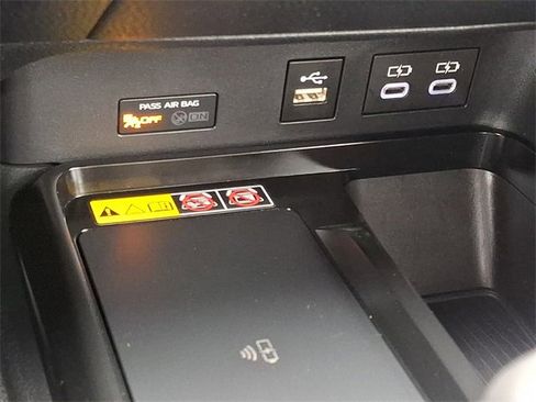 Used 2025 Toyota Camry SE image 24