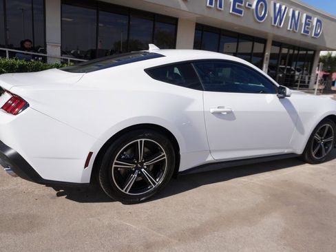 Certified 2025 Ford Mustang Coupe image 6