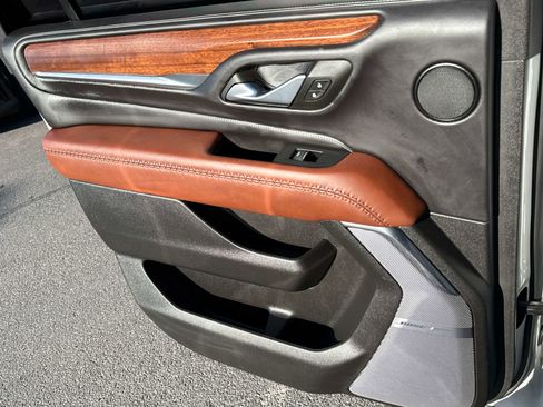 Used 2023 GMC Yukon XL Denali Ultimate image 18