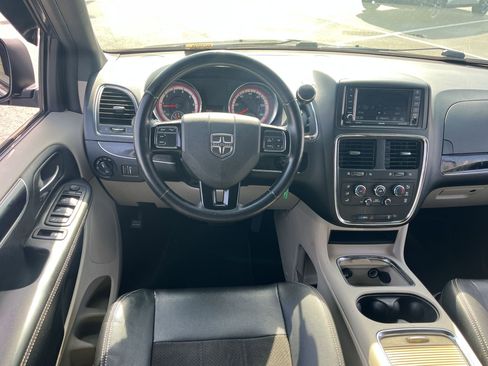 Used 2019 Dodge Grand Caravan SXT image 25