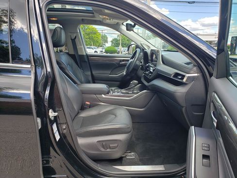 Used 2021 Toyota Highlander Platinum AWD/4WD image 16