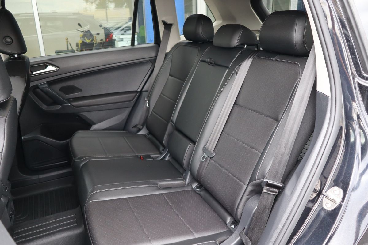Used 2018 Volkswagen Tiguan SE AWD/4WD image 11