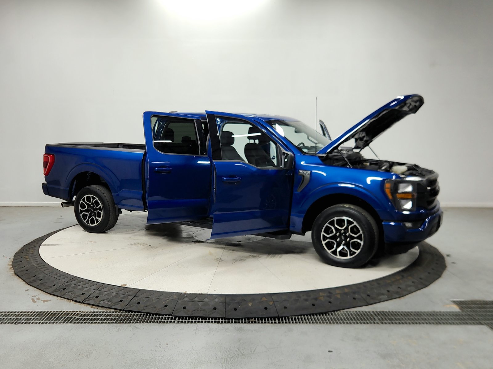 Used 2023 Ford F150 XLT RWD image 10