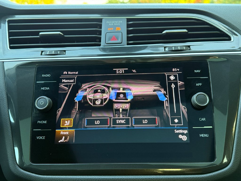 Used 2021 Volkswagen Tiguan SEL AWD/4WD image 17