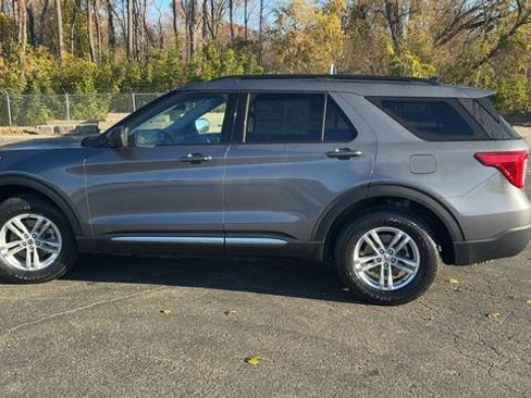 Certified 2022 Ford Explorer XLT w/ Equipment Group 202A image 6