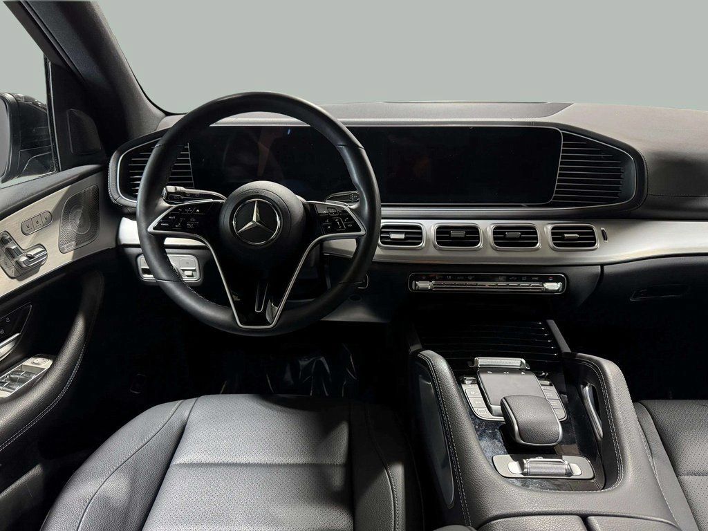 Used 2025 Mercedes-Benz GLS 450 4MATIC image 23