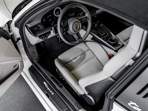 Certified 2024 Porsche 911 Targa 4S image 4