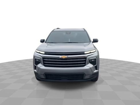 Used 2025 Chevrolet Traverse LT w/ Driver Confidence Package FWD image 3