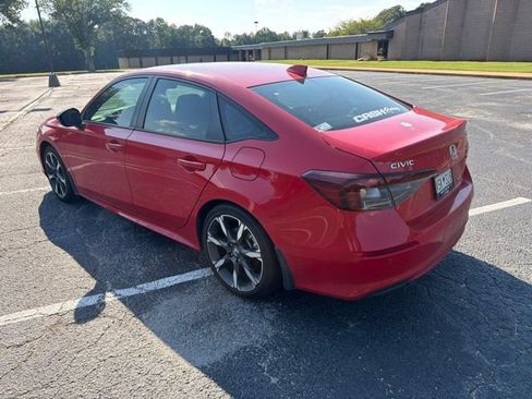 Used 2025 Honda Civic Sport image 4