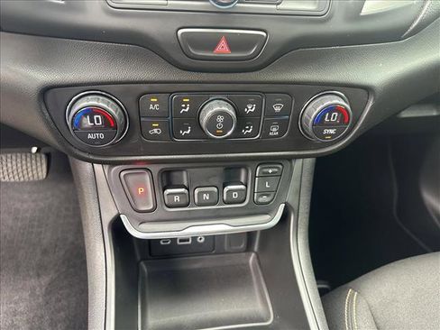 Used 2019 GMC Terrain SLE w/ Driver Convenience Package FWD image 12
