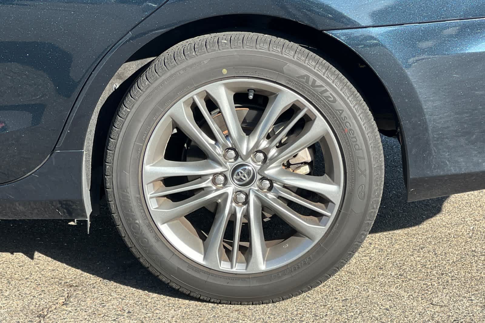 Used 2016 Toyota Camry SE FWD image 25