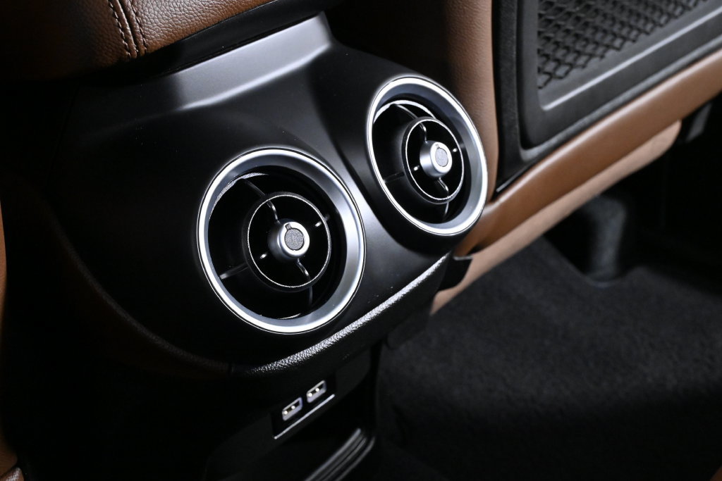 Used 2019 Alfa Romeo Stelvio Ti w/ Nero Edizione AWD/4WD image 39
