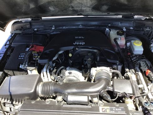 Used 2019 Jeep Wrangler Unlimited Sport AWD/4WD image 37