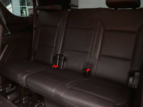 Used 2023 Chevrolet Tahoe Z71 w/ Luxury Package AWD/4WD image 17