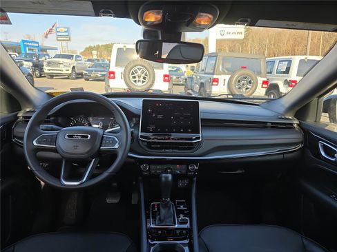 Used 2024 Jeep Compass Trailhawk image 17