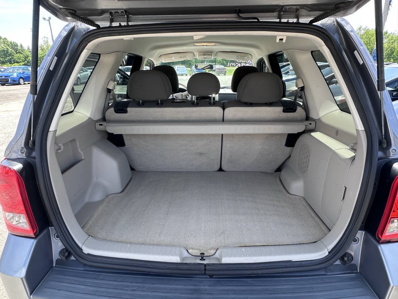 Used 2008 MAZDA Tribute i w/ Cargo Area Cover Pkg FWD image 16