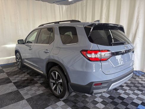 Used 2025 Honda Pilot Touring image 5