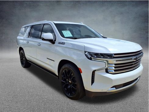 Used 2022 Chevrolet Suburban High Country w/ Max Trailering Package AWD/4WD image 4