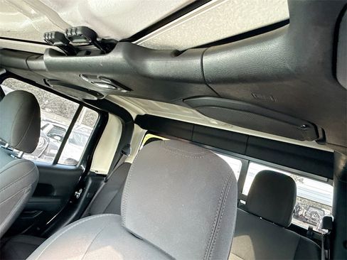 Used 2023 Jeep Gladiator Sport image 19