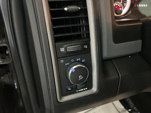 Used 2017 RAM 1500 Express AWD/4WD image 22