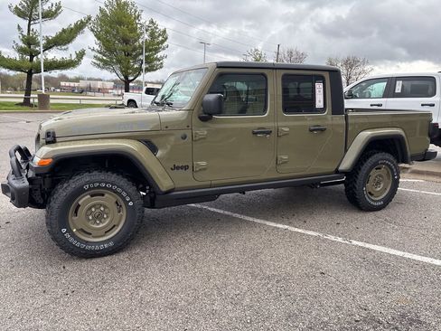 New 2026 Jeep Gladiator Sport image 16