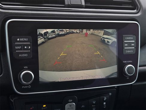 Used 2022 Nissan Leaf SV image 16